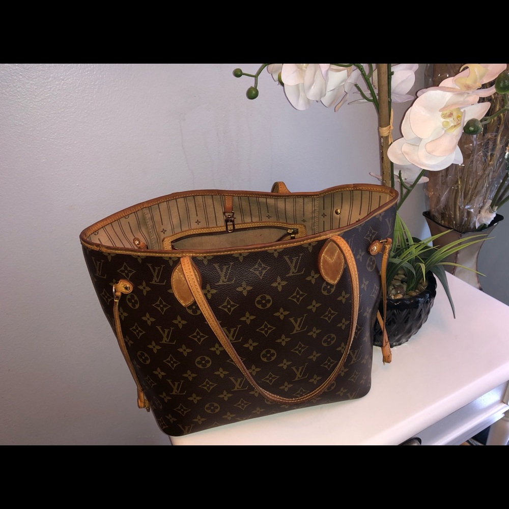Gently used AUTHENTIC Louis Vuitton MM Neverfull